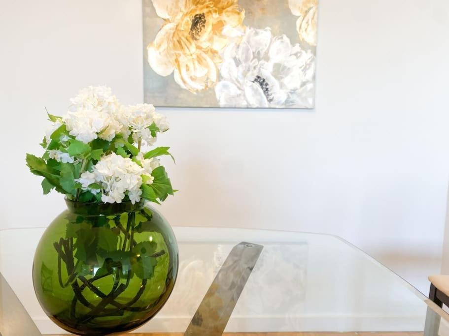Stylish 1 Bedroom Apartment In Toronto Esterno foto